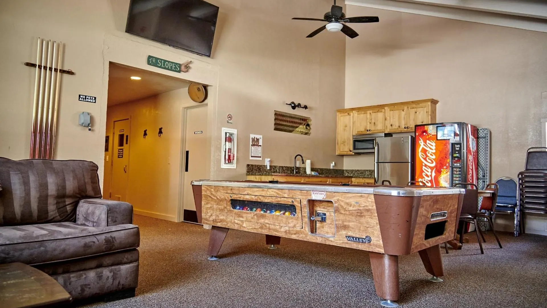 St Anton Wooded View 1-Bedroom Condos With Complimentary Hot Drinks Mammoth Lakes Apartment