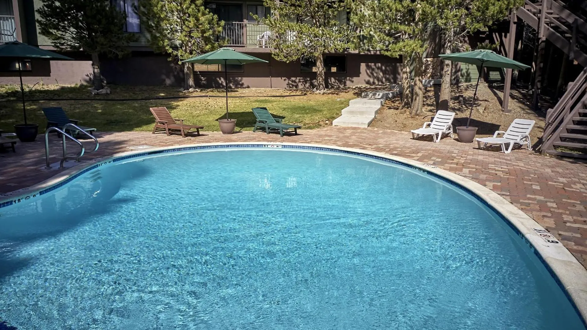 St Anton Wooded View 1-Bedroom Condos With Complimentary Hot Drinks Mammoth Lakes